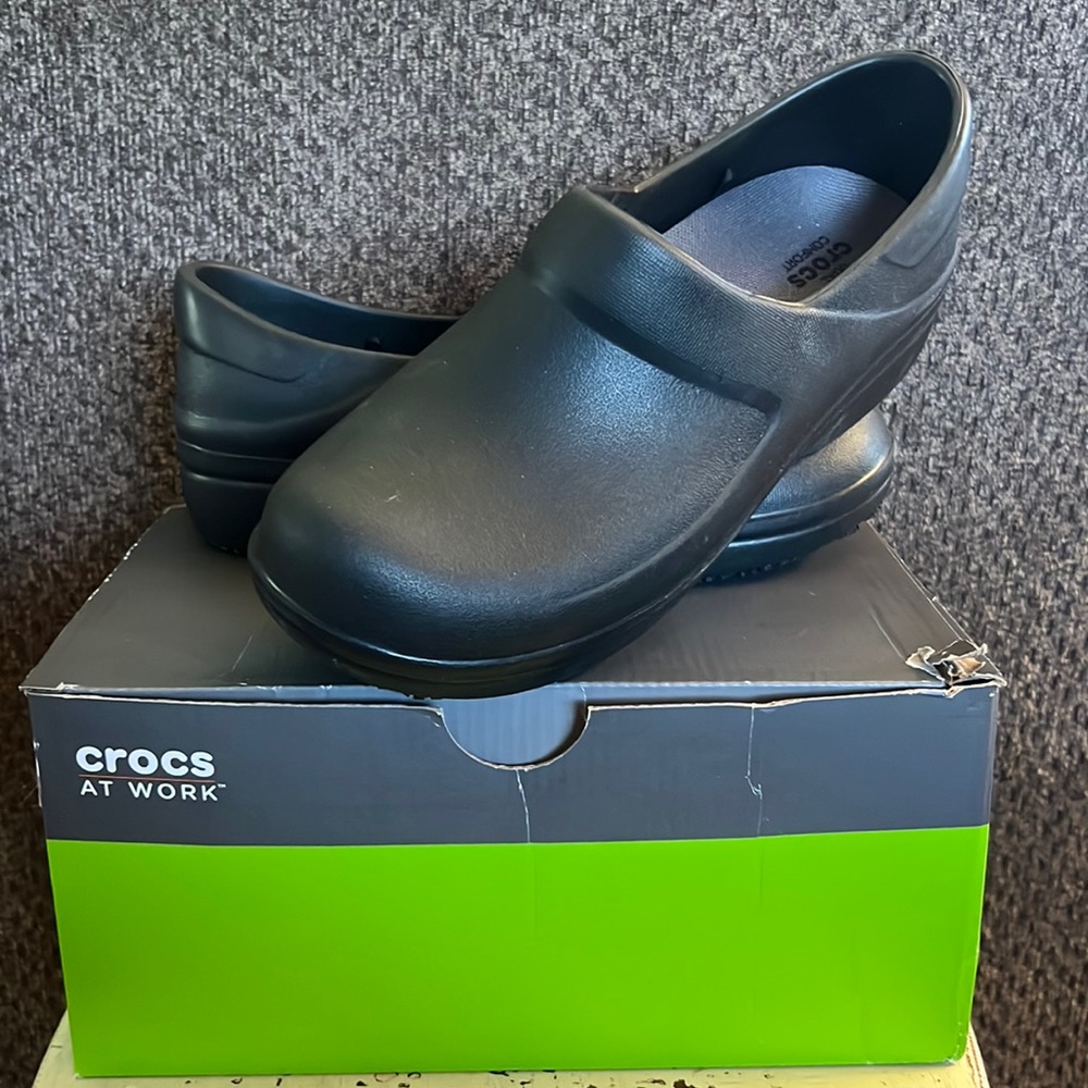 Woman’s size 7 Neria pro 11 Crocs clog new w box
